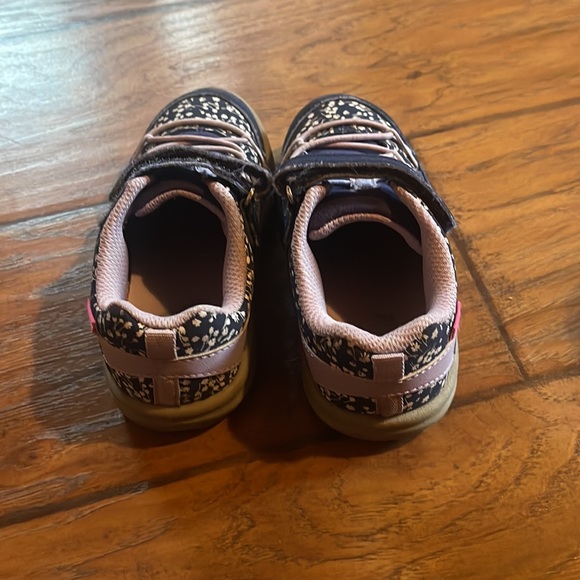 Oshkosh sneakers 9T - Picture 2 of 6